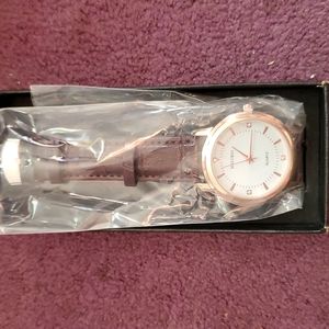 Classic  MREURIO quartz watch, never used, new